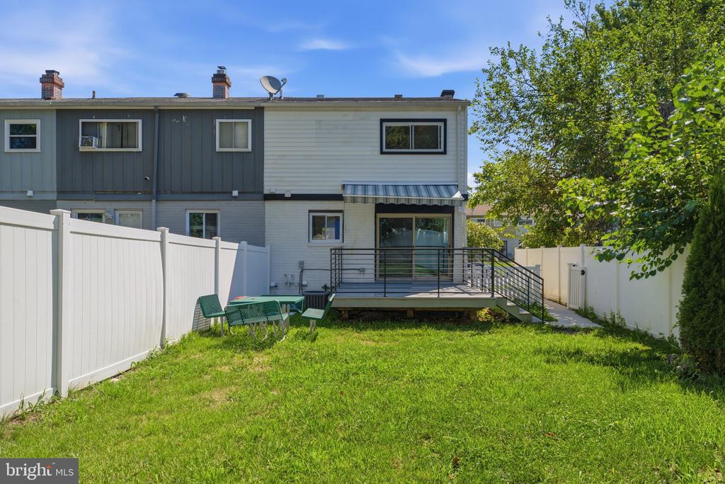 2112 COLUMBIA PLACE