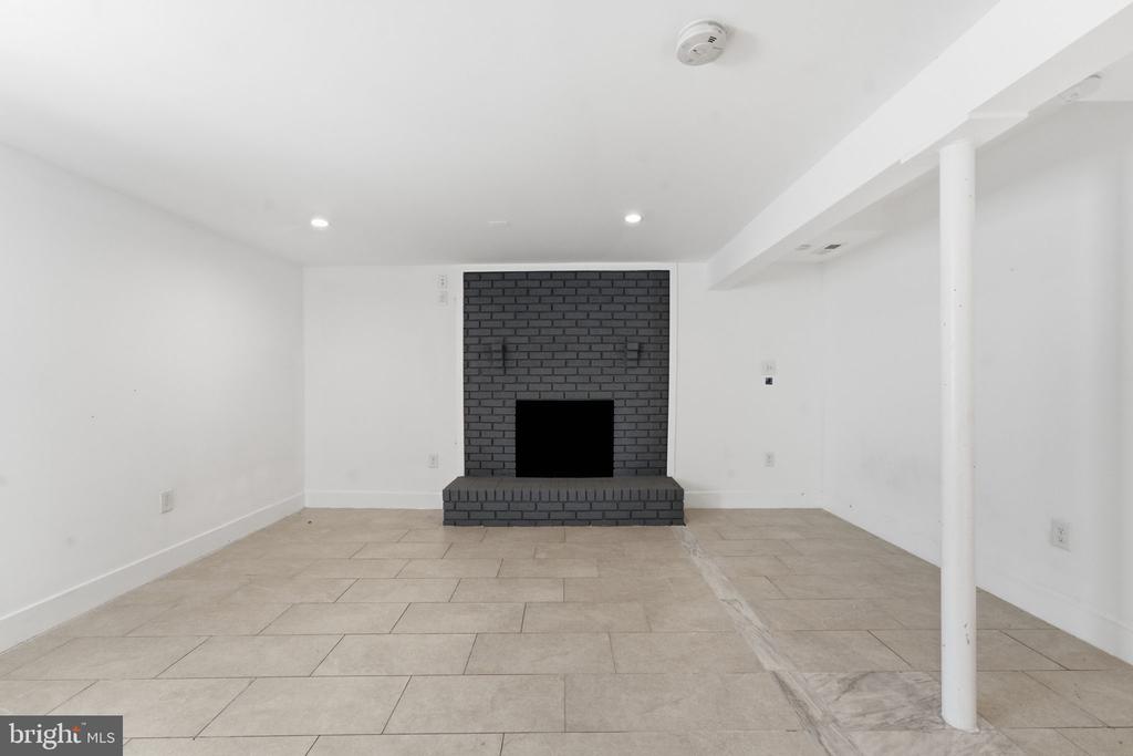 2112 COLUMBIA PLACE