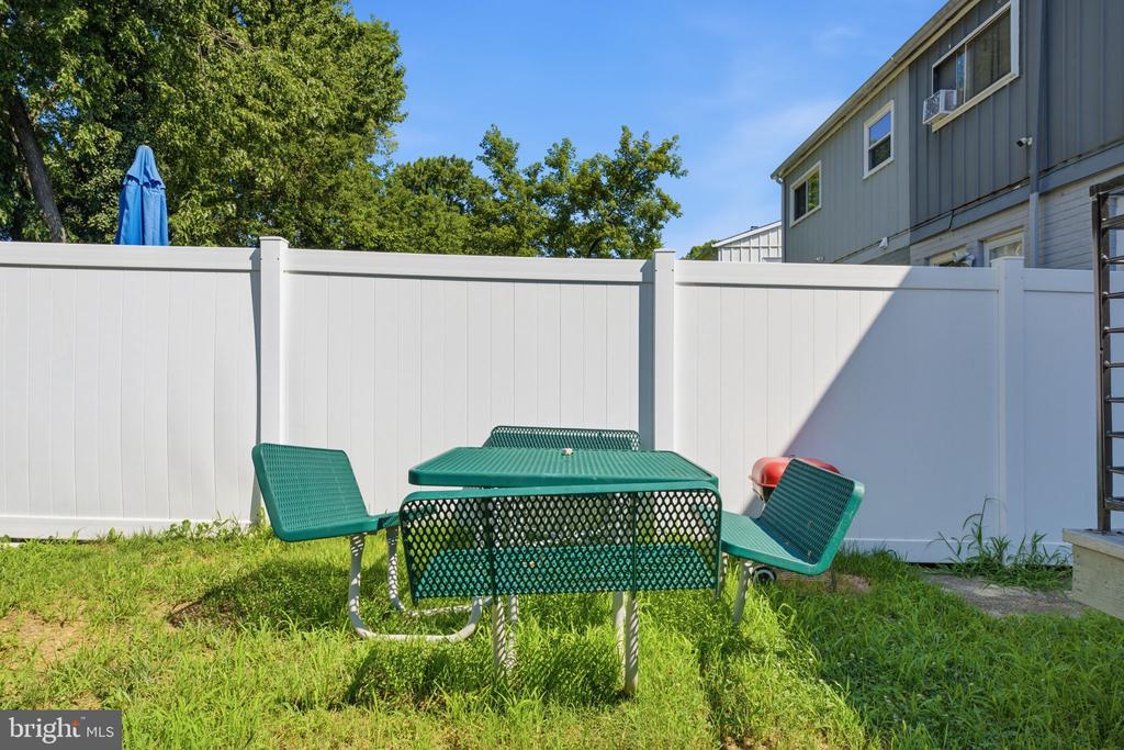 2112 COLUMBIA PLACE
