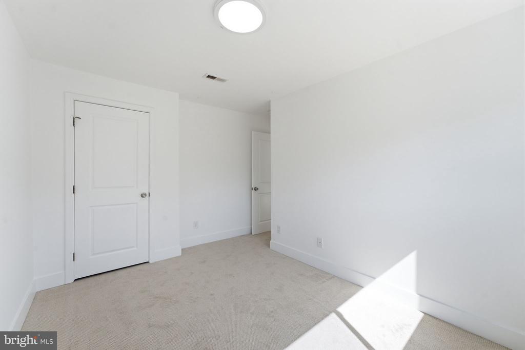 2112 COLUMBIA PLACE