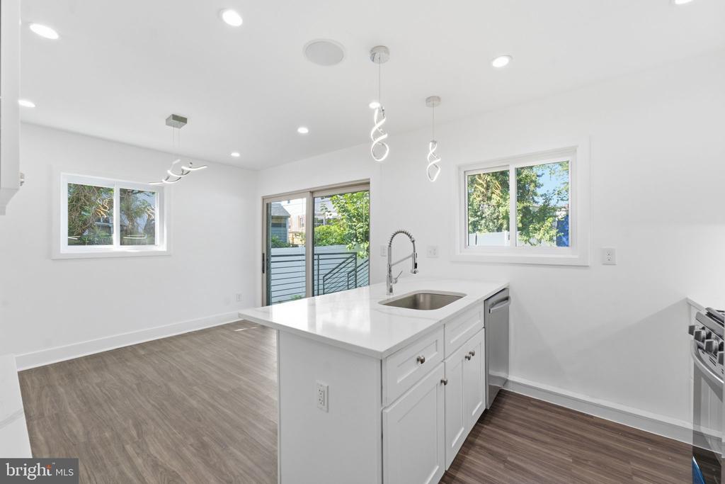 2112 COLUMBIA PLACE