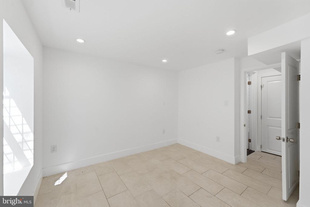 2112 COLUMBIA PLACE