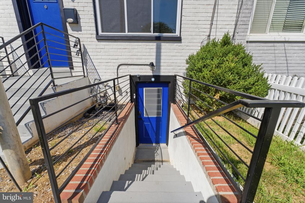 2112 COLUMBIA PLACE
