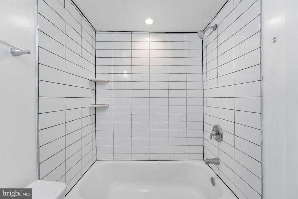 2112 COLUMBIA PLACE