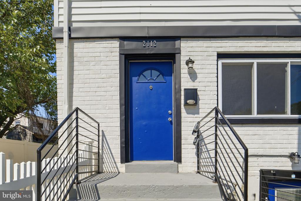 2112 COLUMBIA PLACE