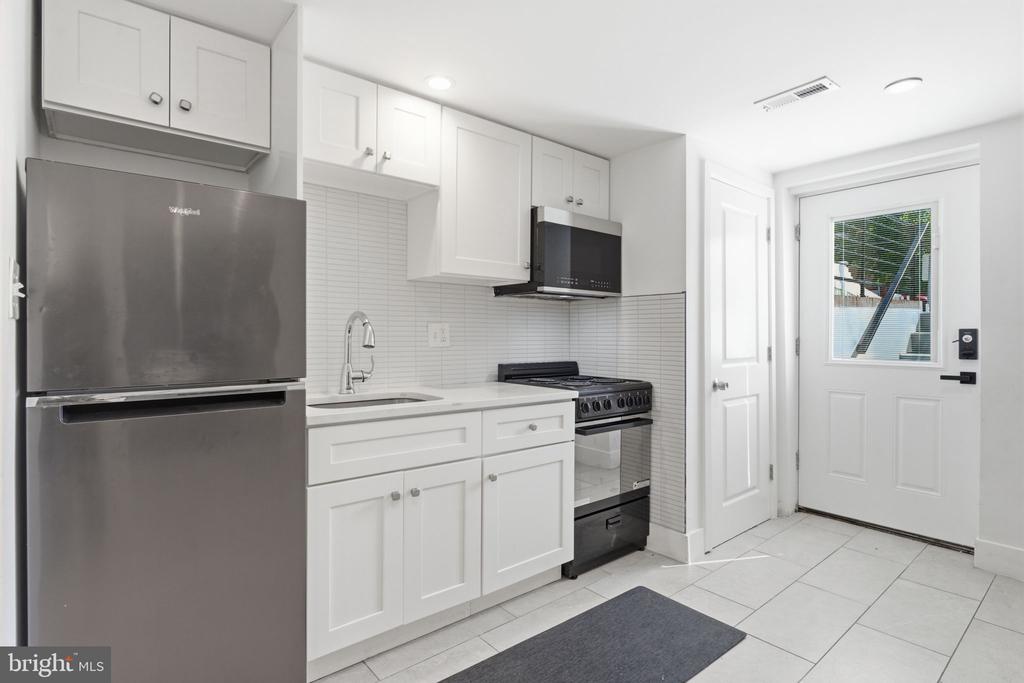 2112 COLUMBIA PLACE