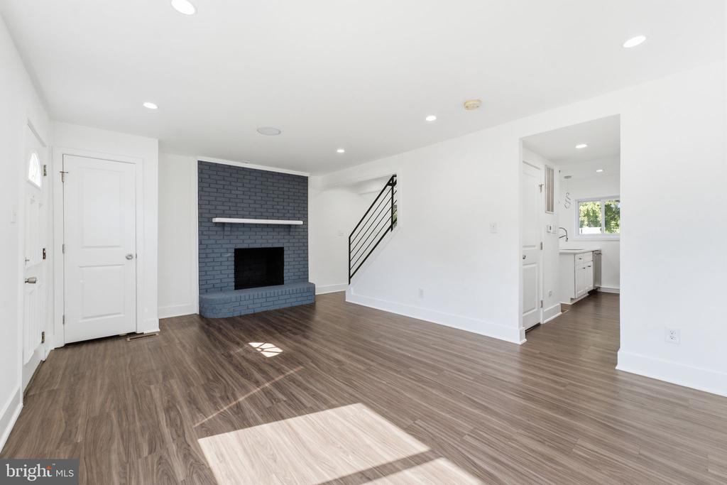2112 COLUMBIA PLACE