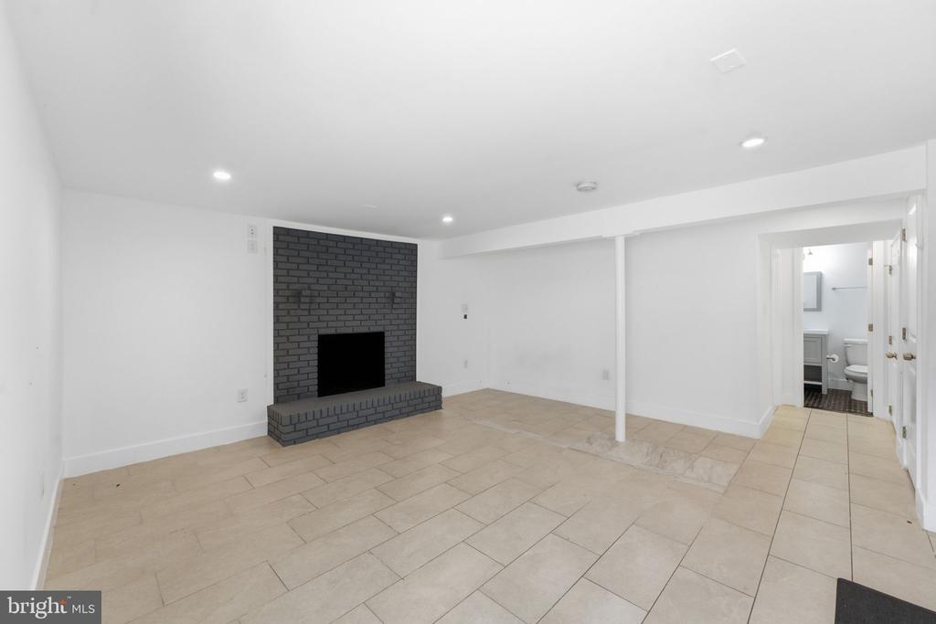 2112 COLUMBIA PLACE