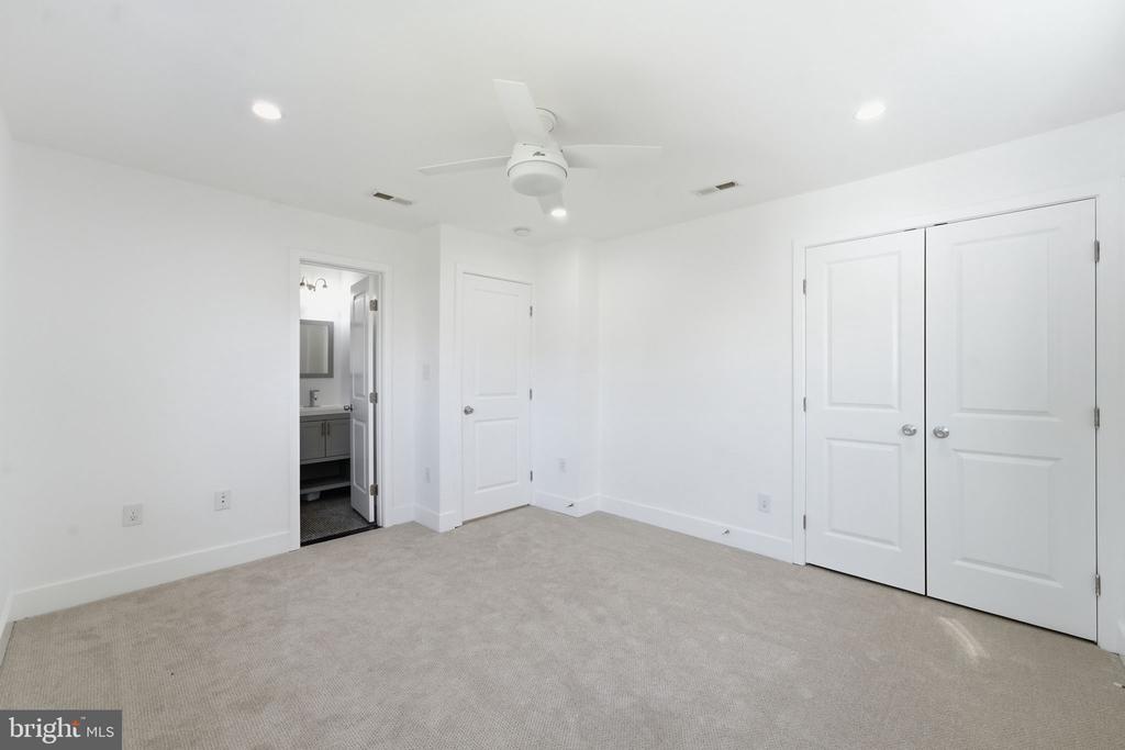 2112 COLUMBIA PLACE