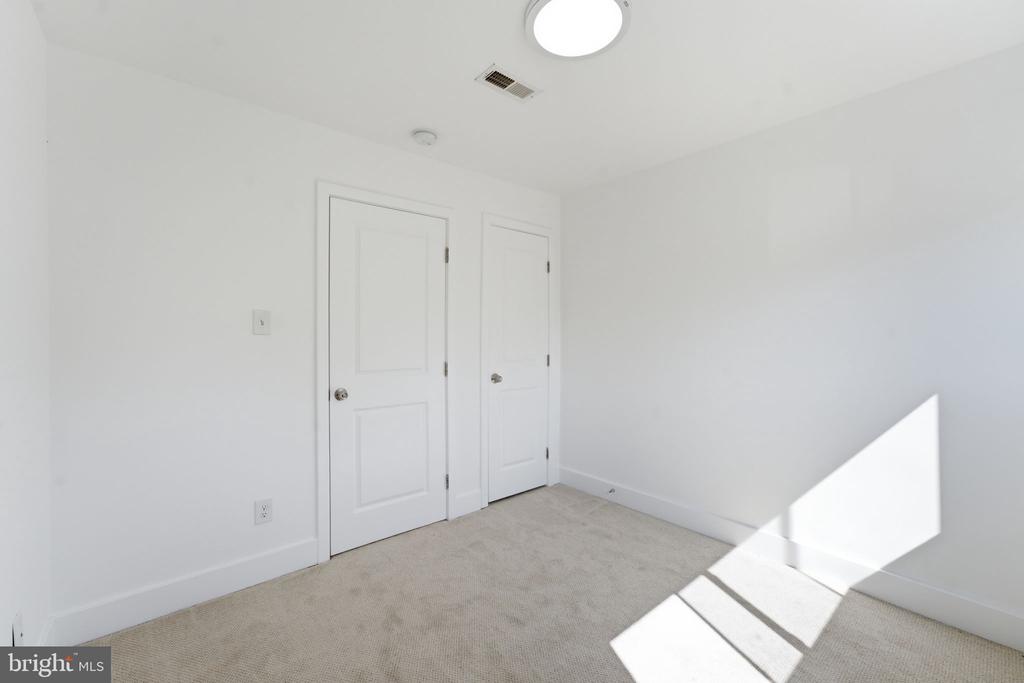 2112 COLUMBIA PLACE