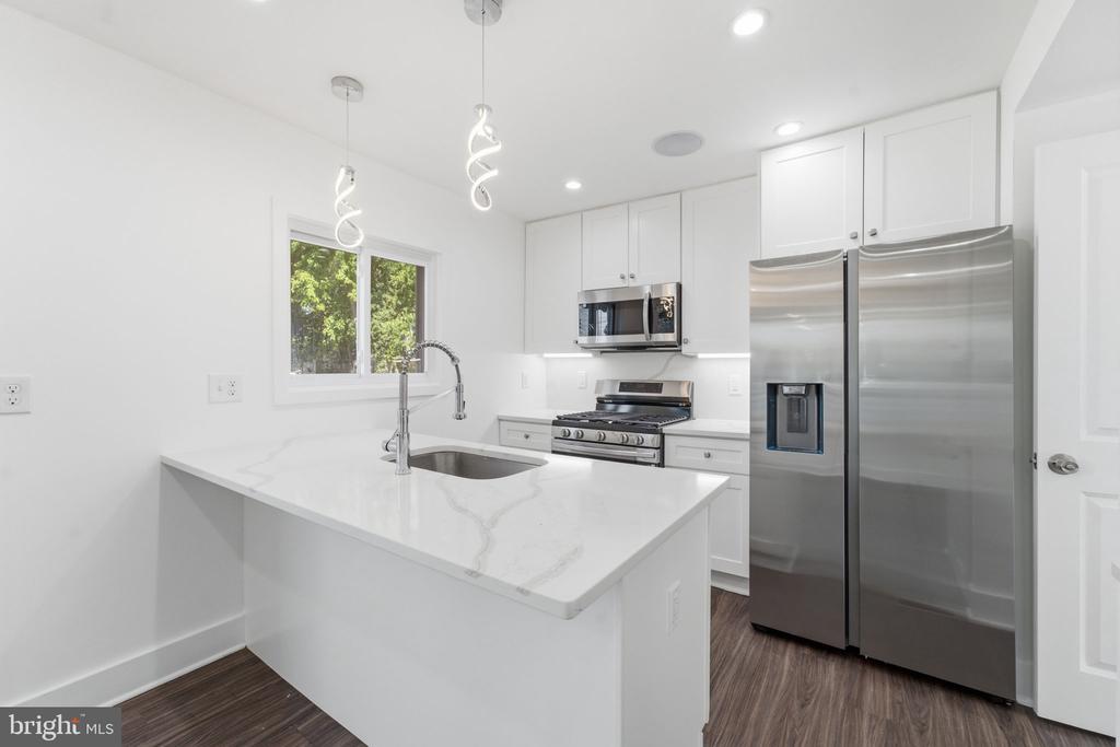 2112 COLUMBIA PLACE
