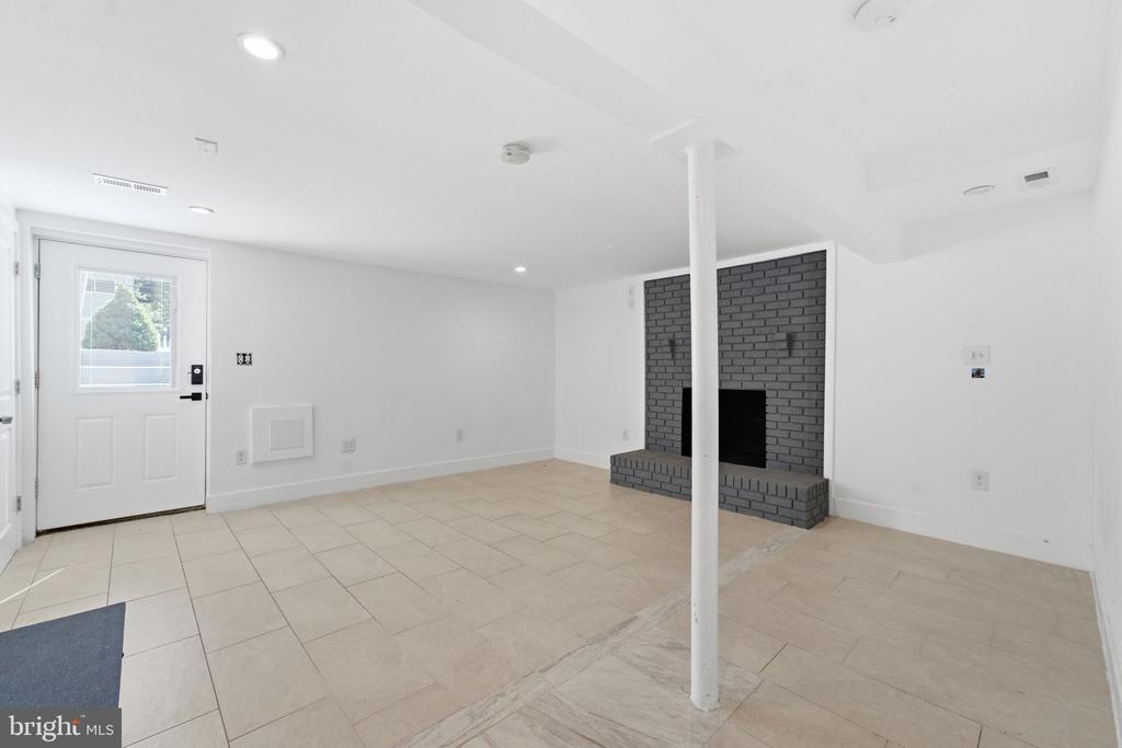 2112 COLUMBIA PLACE
