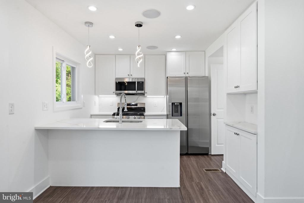 2112 COLUMBIA PLACE