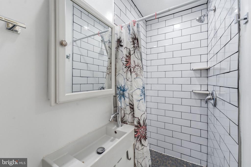 2112 COLUMBIA PLACE