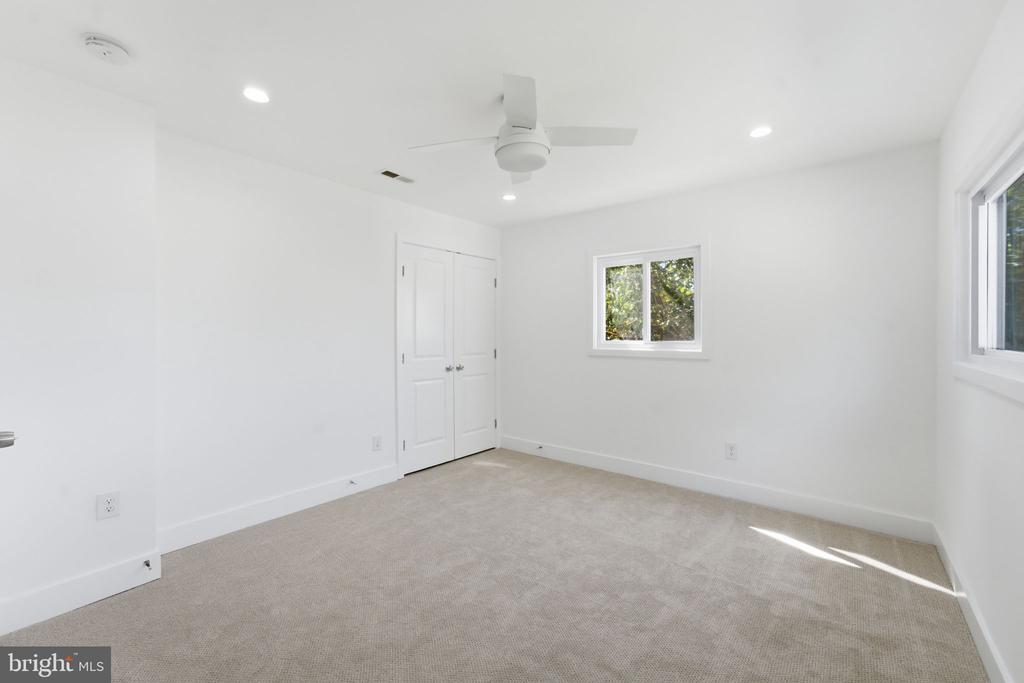 2112 COLUMBIA PLACE