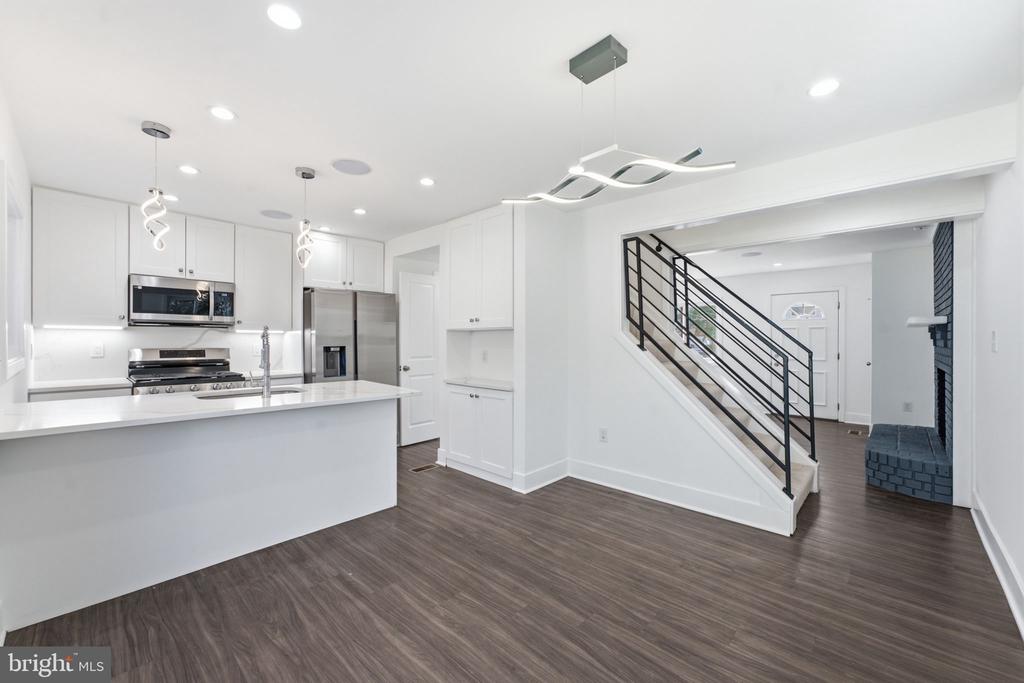 2112 COLUMBIA PLACE
