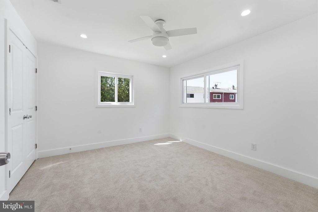 2112 COLUMBIA PLACE