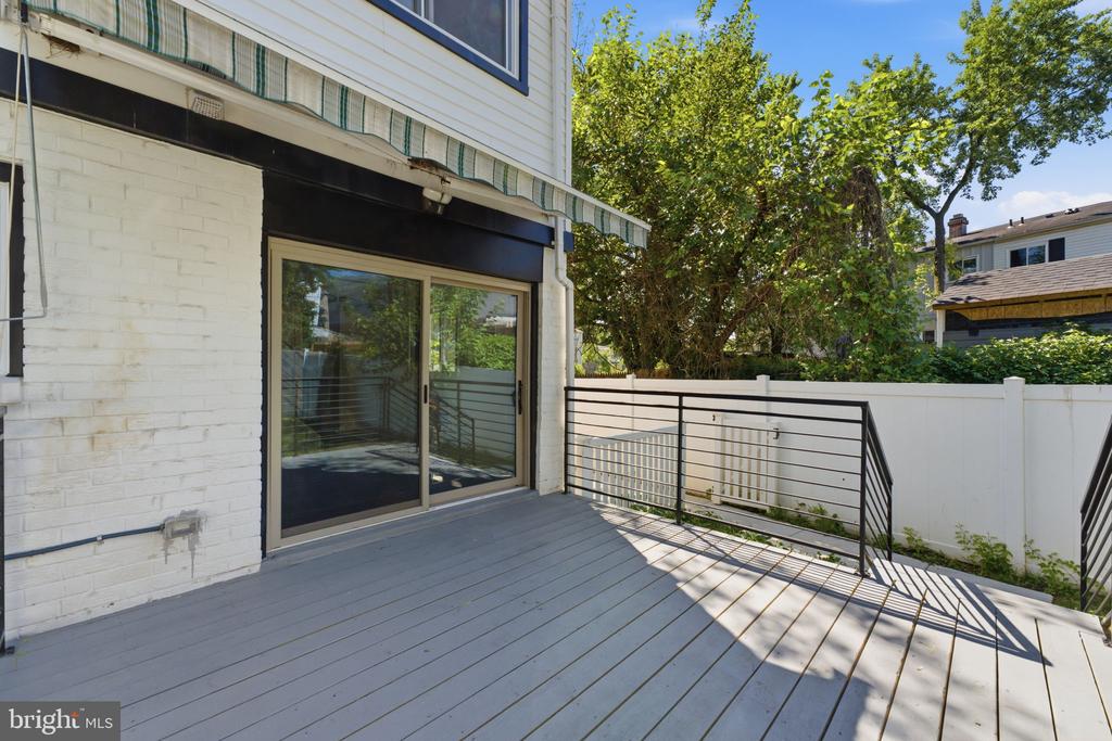 2112 COLUMBIA PLACE
