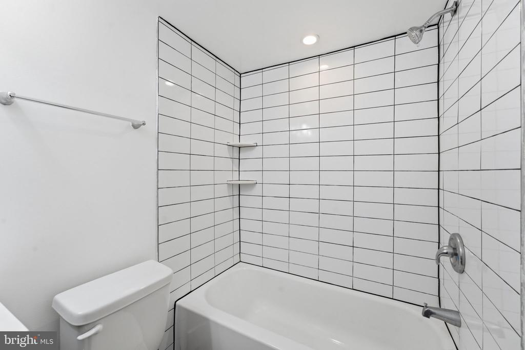 2112 COLUMBIA PLACE