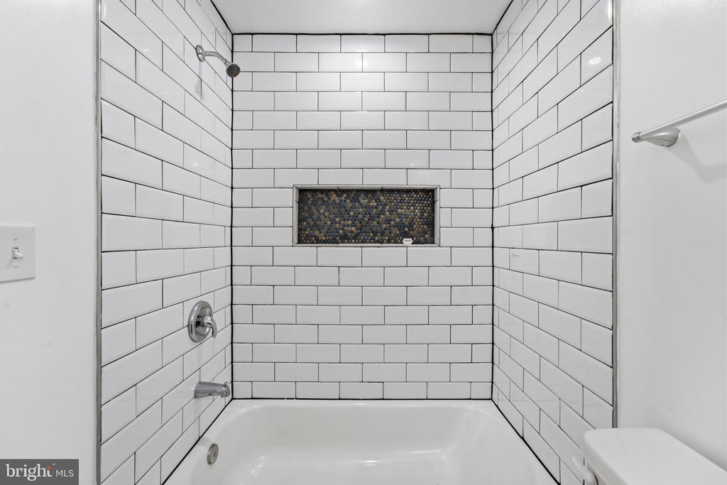 2112 COLUMBIA PLACE