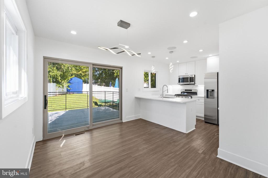 2112 COLUMBIA PLACE
