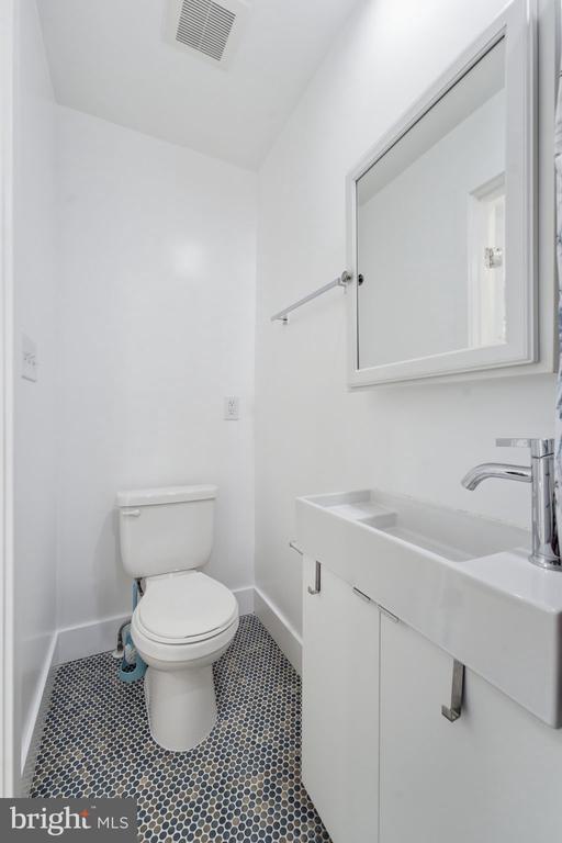 2112 COLUMBIA PLACE