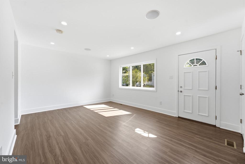 2112 COLUMBIA PLACE