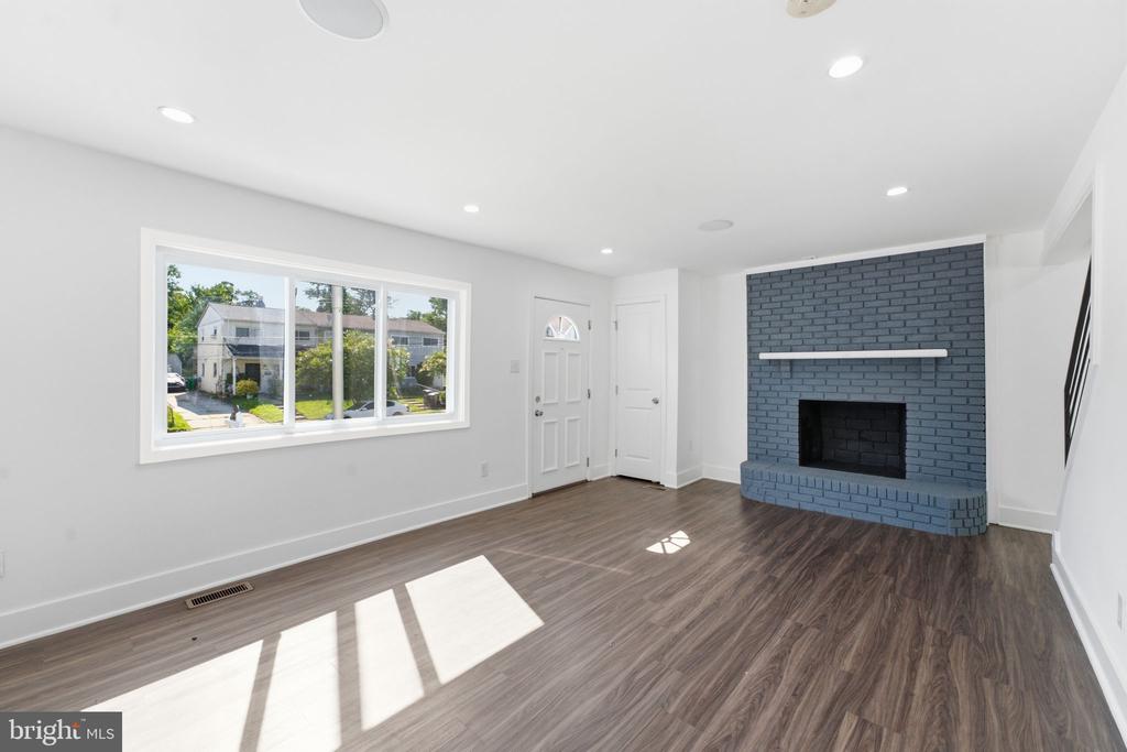 2112 COLUMBIA PLACE