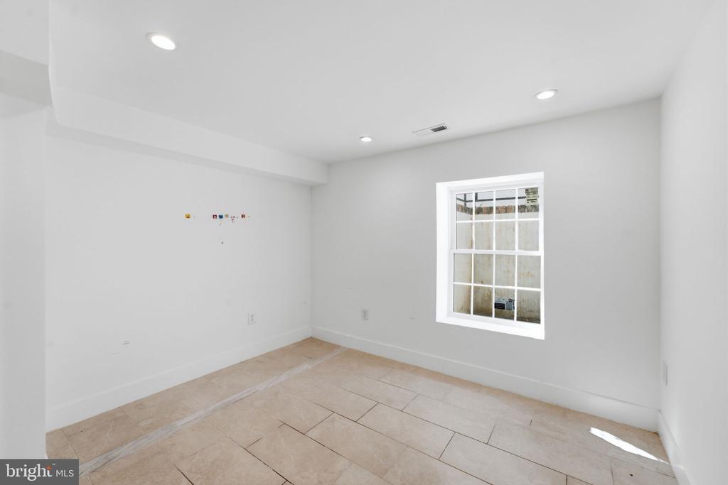 2112 COLUMBIA PLACE