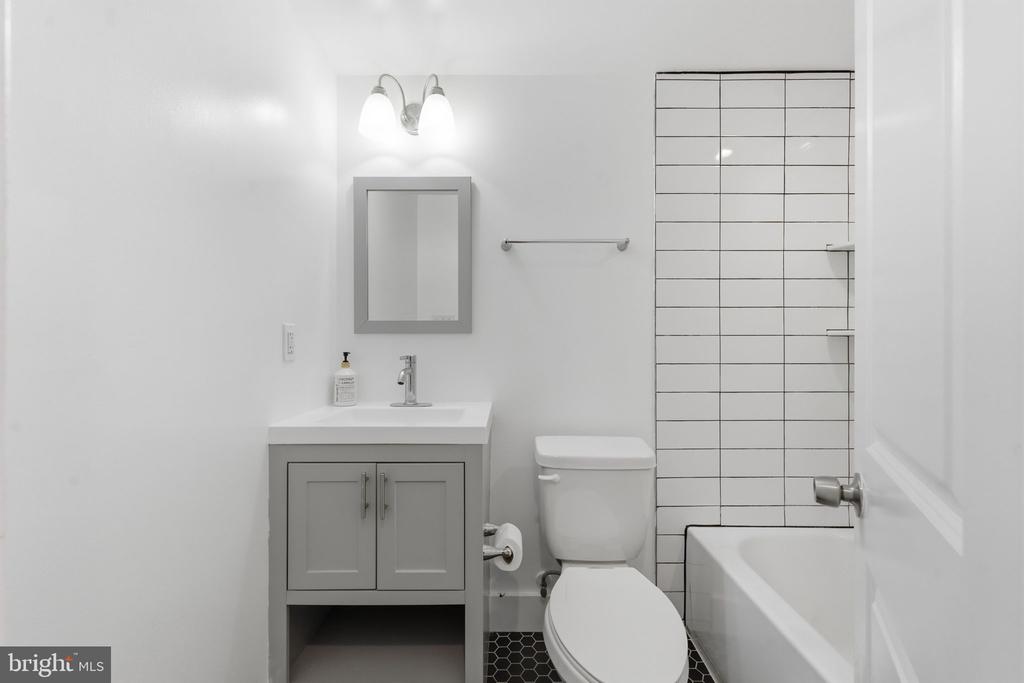 2112 COLUMBIA PLACE