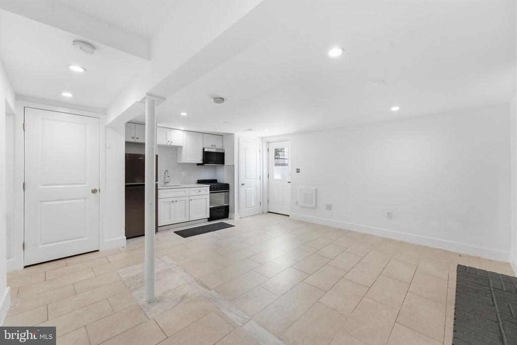 2112 COLUMBIA PLACE