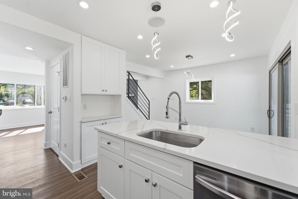 2112 COLUMBIA PLACE