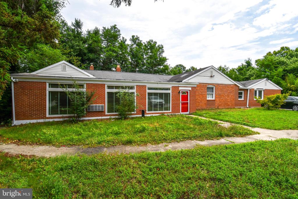301 LOUREIRO LANE