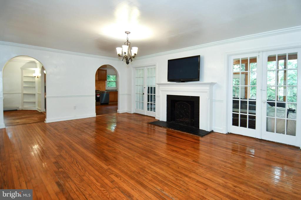 301 LOUREIRO LANE
