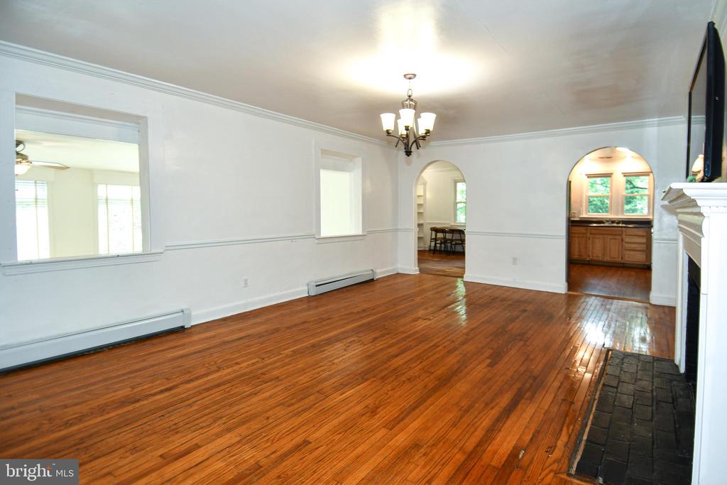 301 LOUREIRO LANE