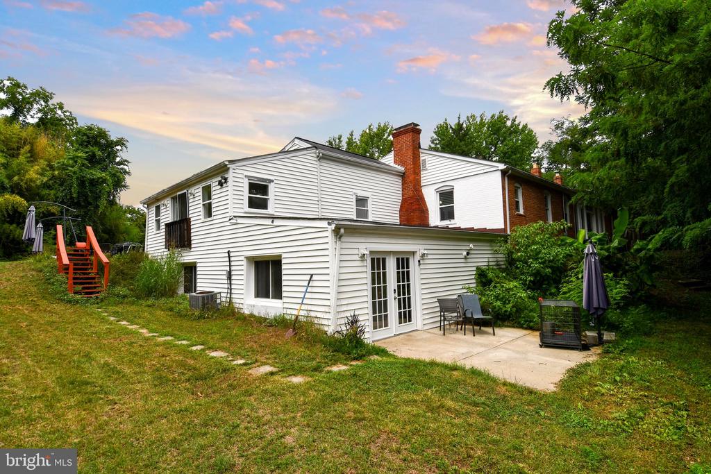 301 LOUREIRO LANE