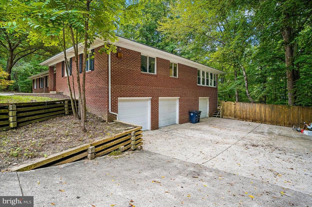 6300 HICKORY BND