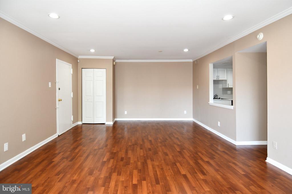 10110 CAMPUS WAY S Unit: 304