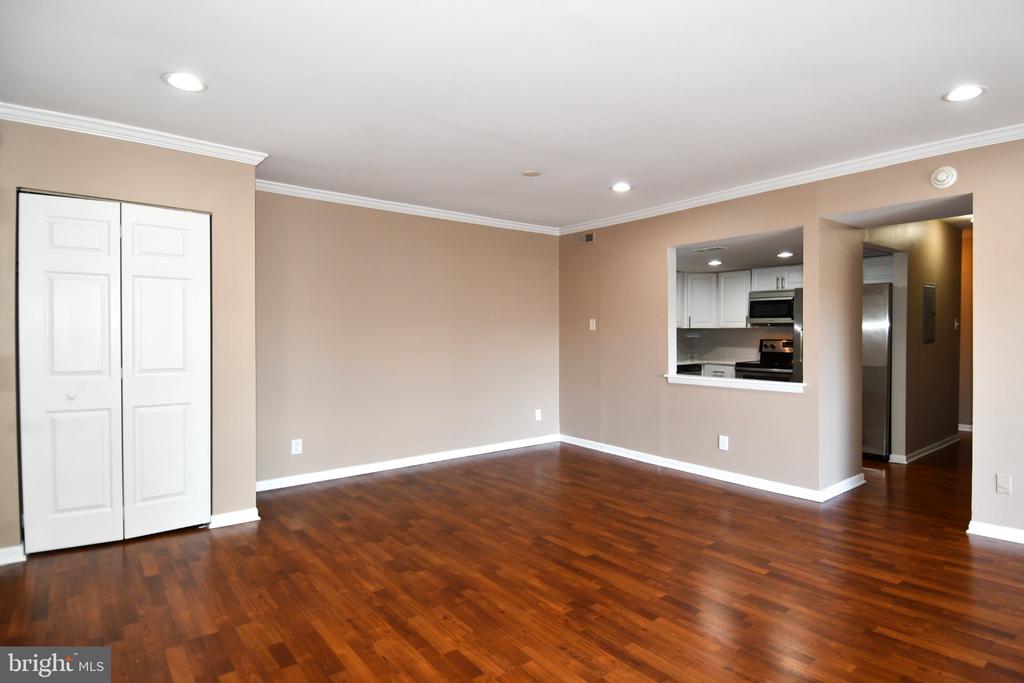10110 CAMPUS WAY S Unit: 304
