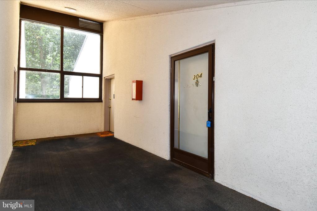 10110 CAMPUS WAY S Unit: 304