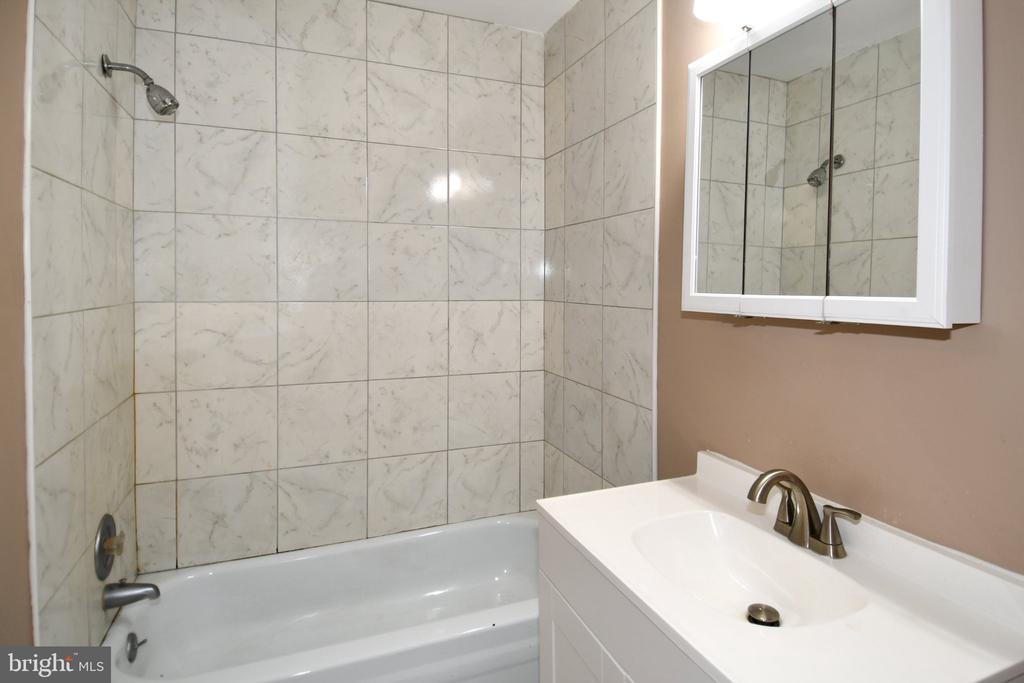 10110 CAMPUS WAY S Unit: 304