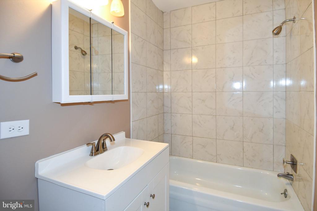 10110 CAMPUS WAY S Unit: 304