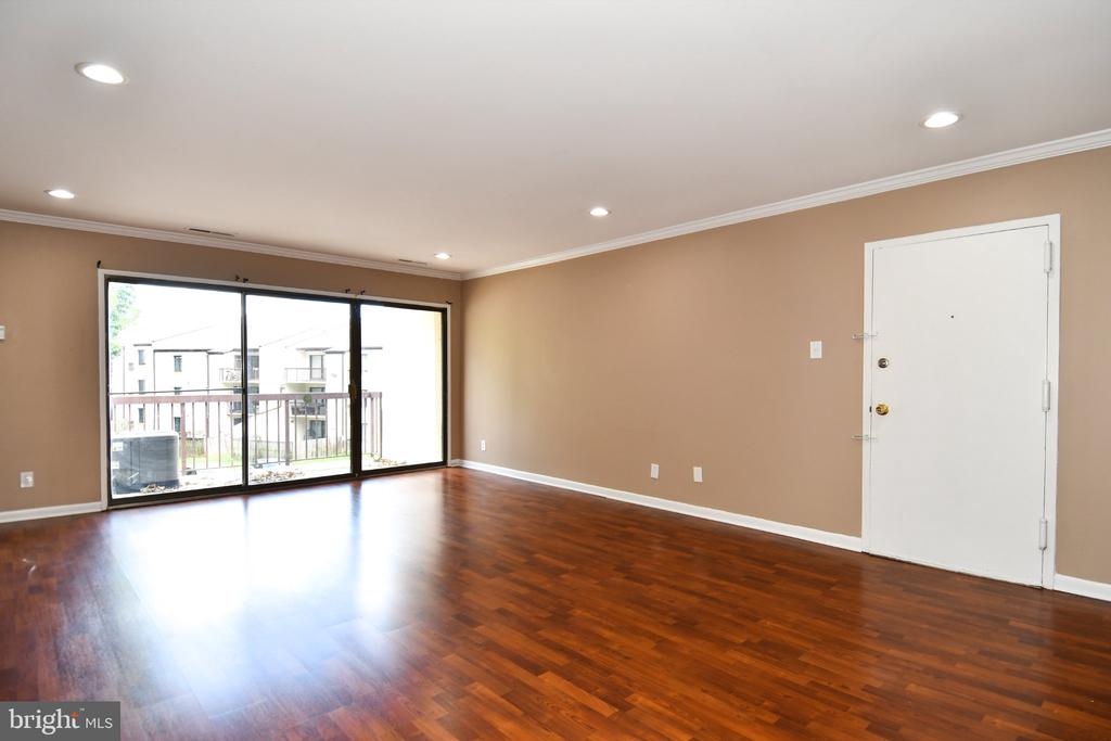 10110 CAMPUS WAY S Unit: 304