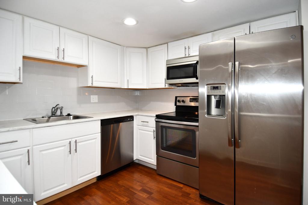 10110 CAMPUS WAY S Unit: 304