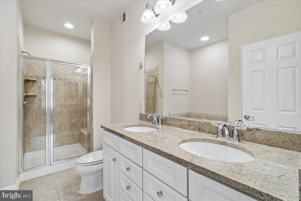 7209 SILVER THORN WAY