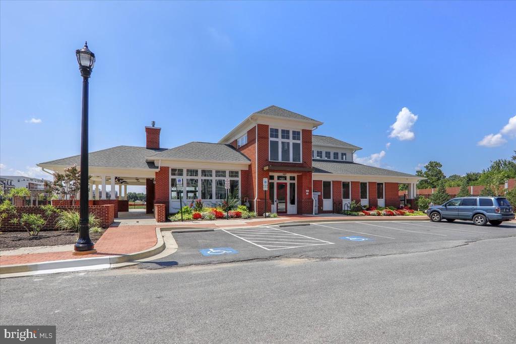 7209 SILVER THORN WAY