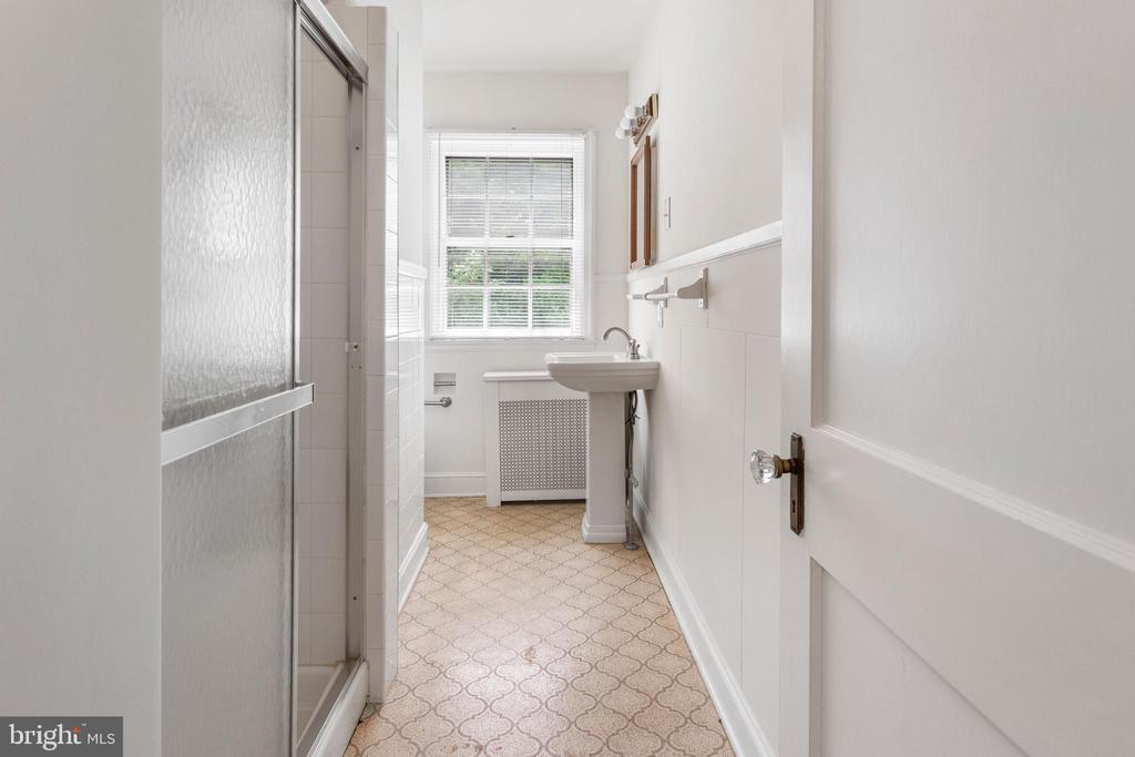 17 E IRVIN AVENUE