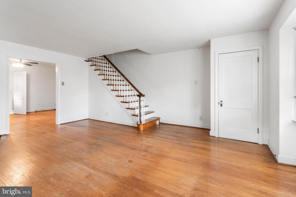 17 E IRVIN AVENUE