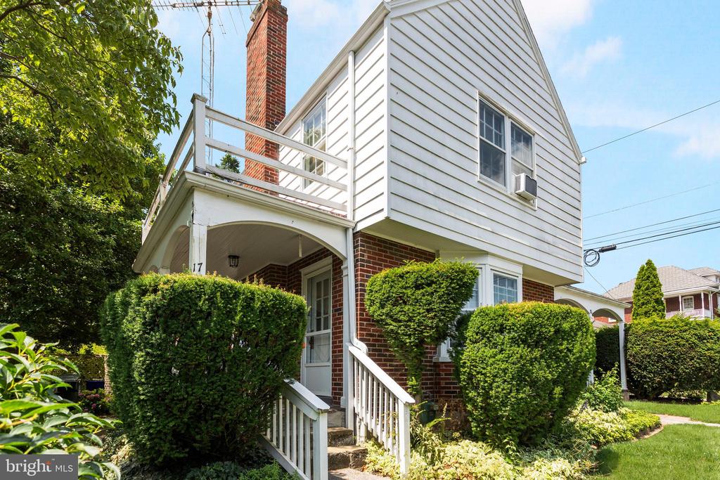 17 E IRVIN AVENUE