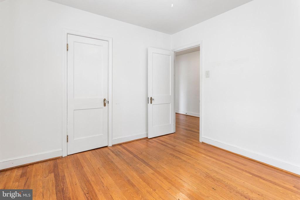 17 E IRVIN AVENUE